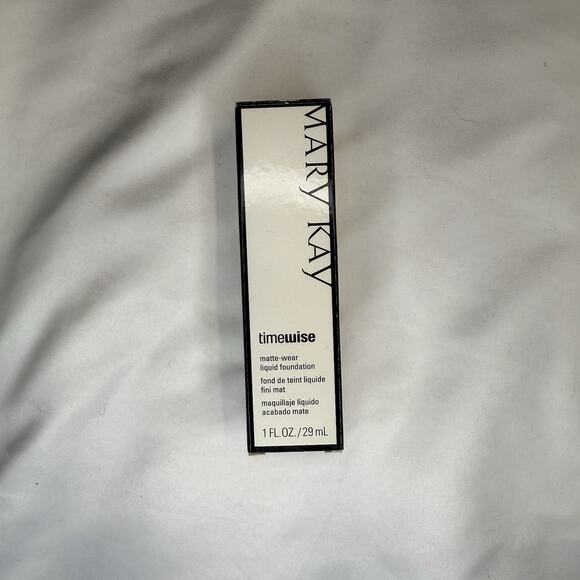 New In Box Mary Kay Matte Wear Foundation Ivory 7 #038756 Combo / Oily Fast Ship - Picture 1 of 8